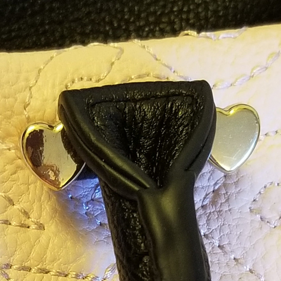 *SOLD* Betsey Johnson Satchel +Makeup Bag Pink - Picture 4 of 8